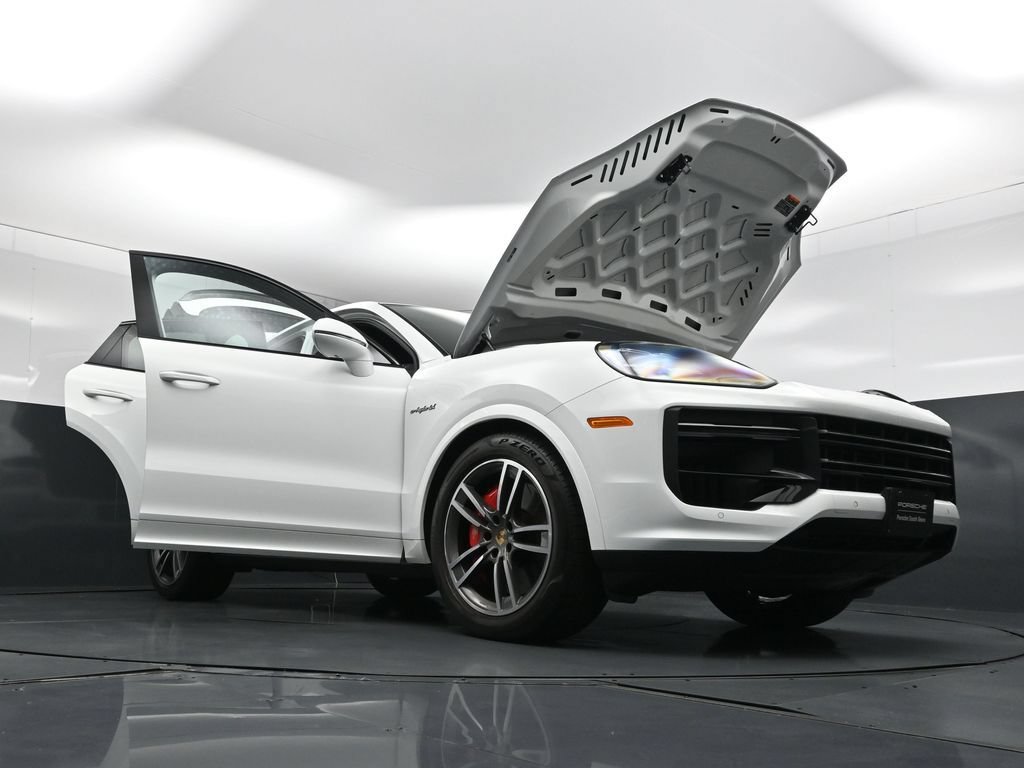 Used 2024 Porsche Cayenne Turbo AWD/4WD image 36