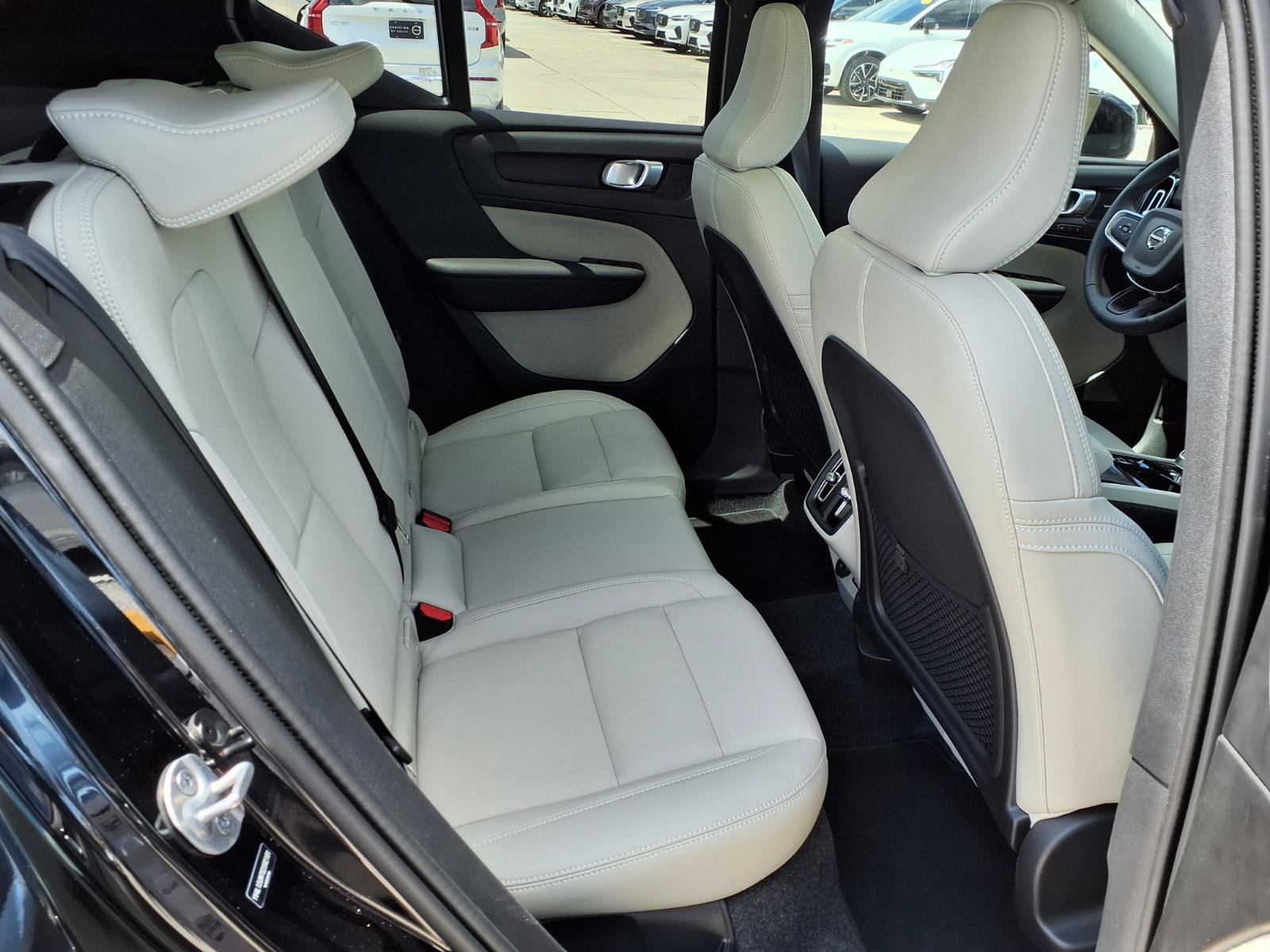 Certified 2025 Volvo XC40 B5 Ultra AWD/4WD image 15