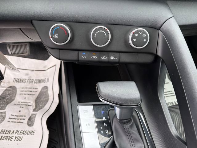 Used 2022 Hyundai Elantra SE FWD image 22