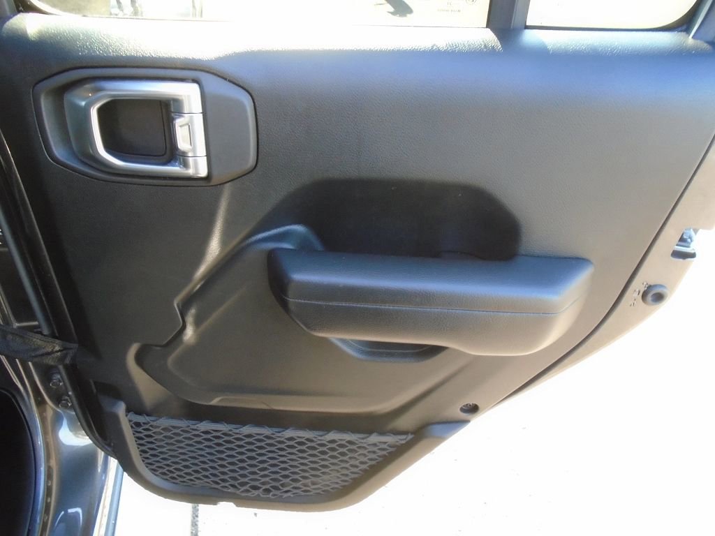 Certified 2021 Jeep Gladiator Willys image 8