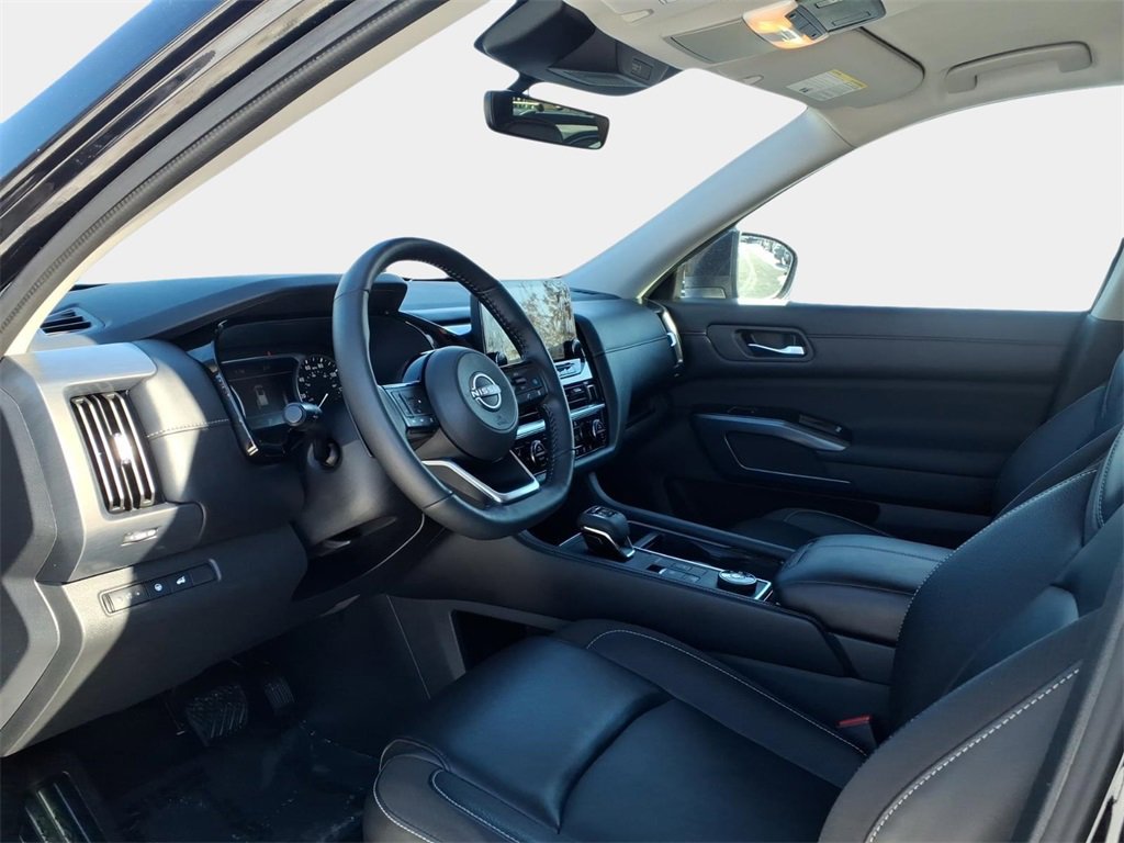 Used 2024 Nissan Pathfinder SL image 8