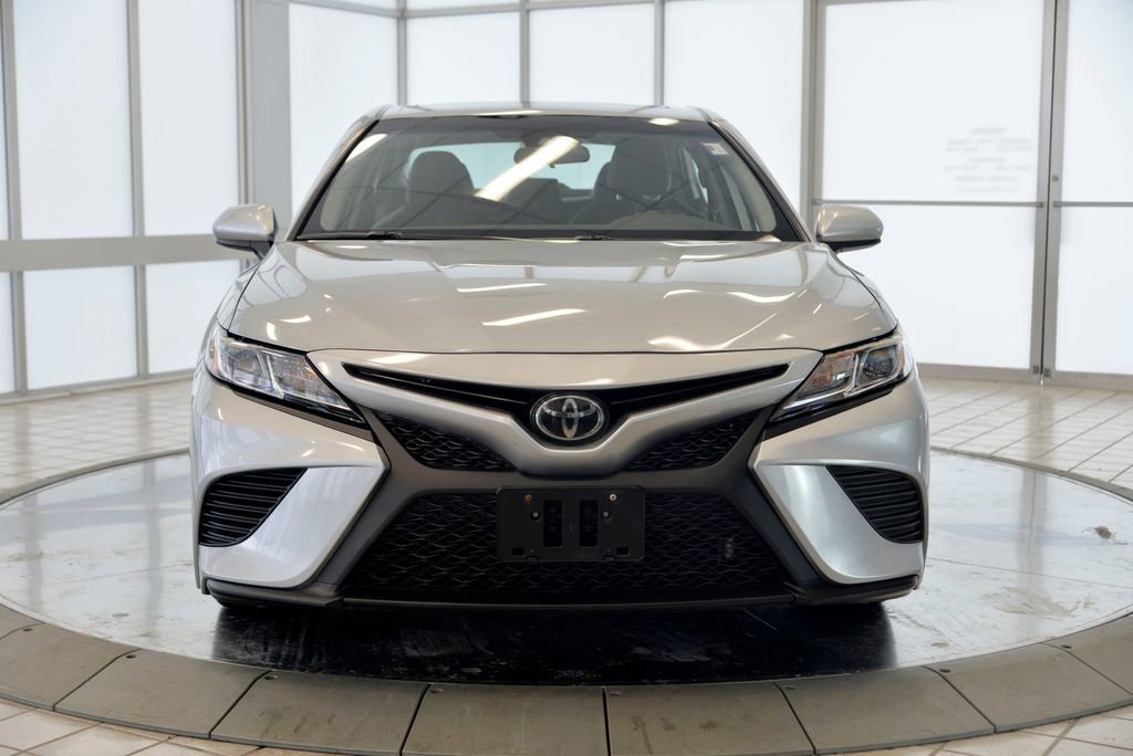 Used 2019 Toyota Camry SE image 3