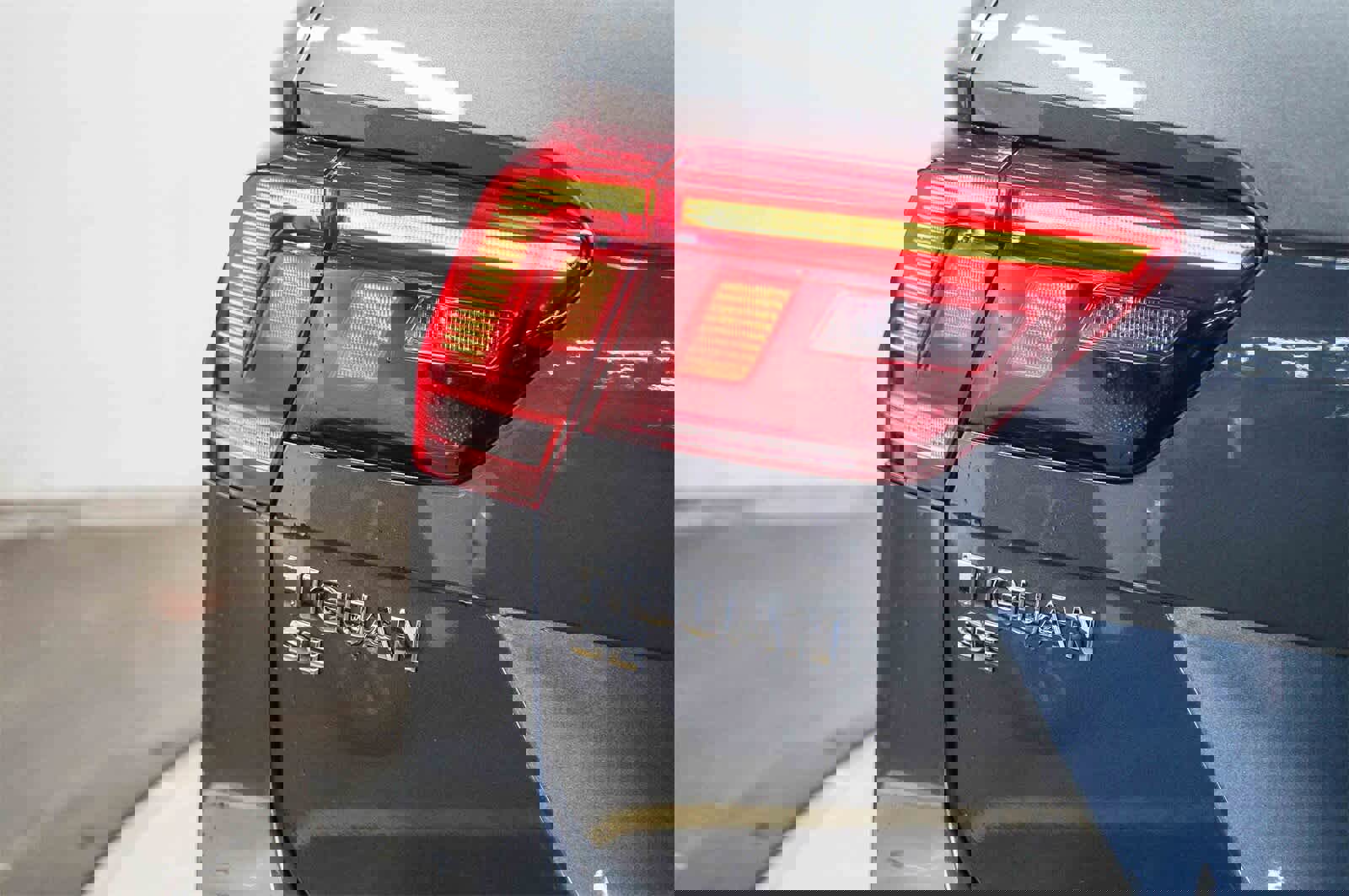 Used 2020 Volkswagen Tiguan SE image 11