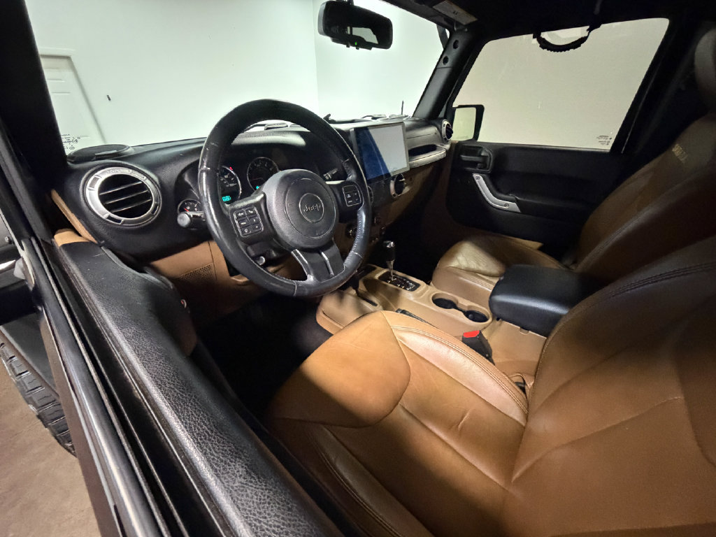 Used 2015 Jeep Wrangler Unlimited Sahara w/ Connectivity Group AWD/4WD image 2