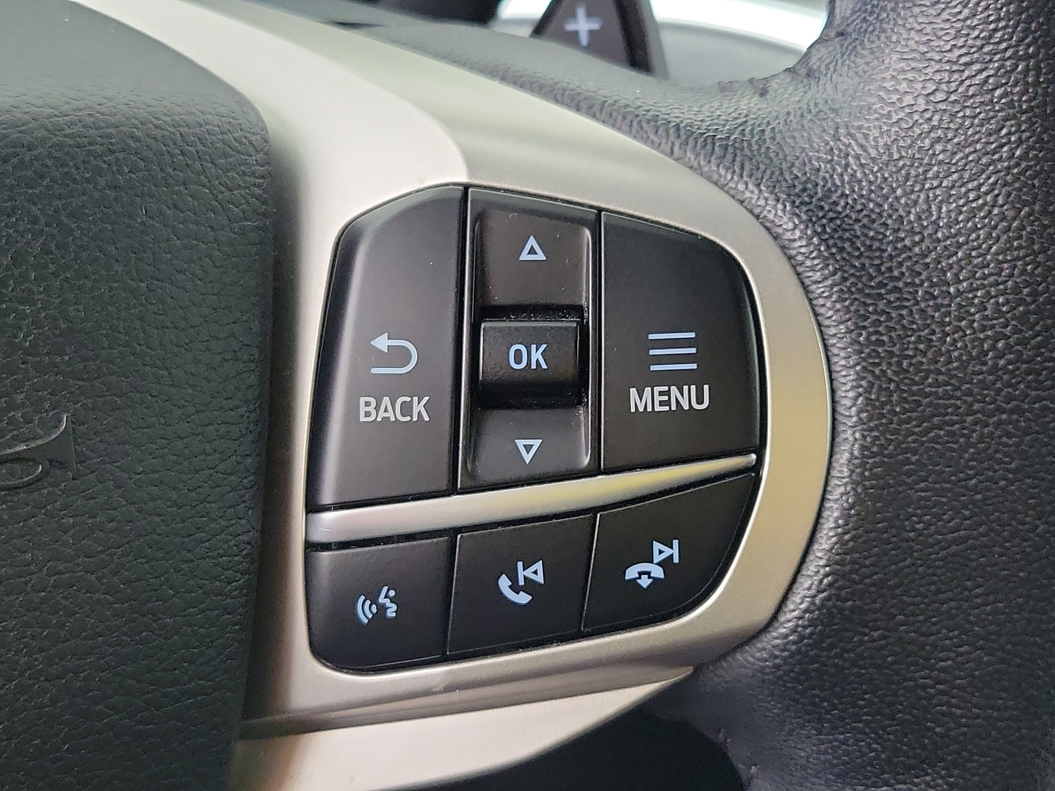 Used 2020 Ford Explorer XLT w/ Equipment Group 202A RWD image 23