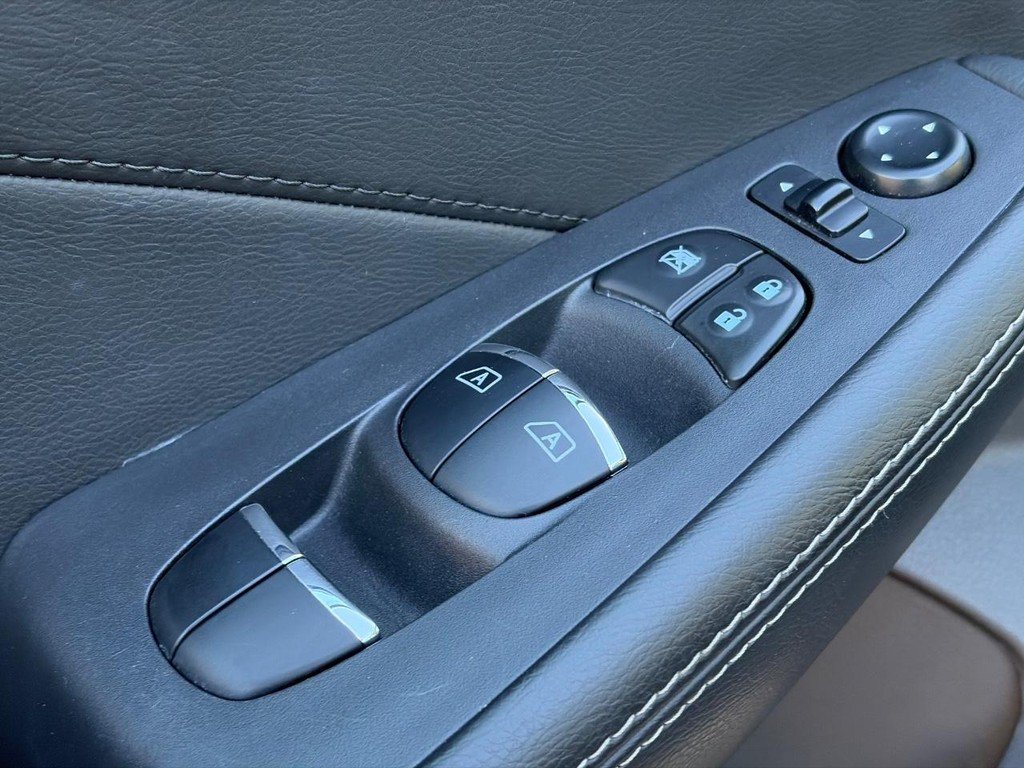 Used 2016 Nissan Maxima Platinum w/ Interior Lighting Package FWD image 23