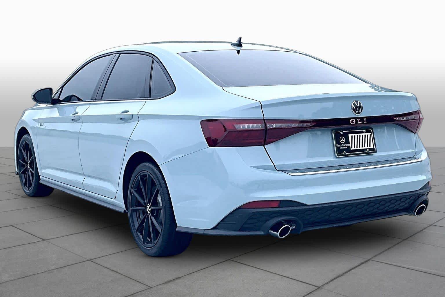 Used 2025 Volkswagen Jetta GLI Autobahn FWD image 11