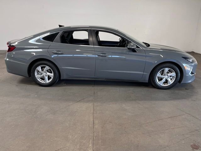 Used 2021 Hyundai Sonata SE w/ Cargo Package image 2