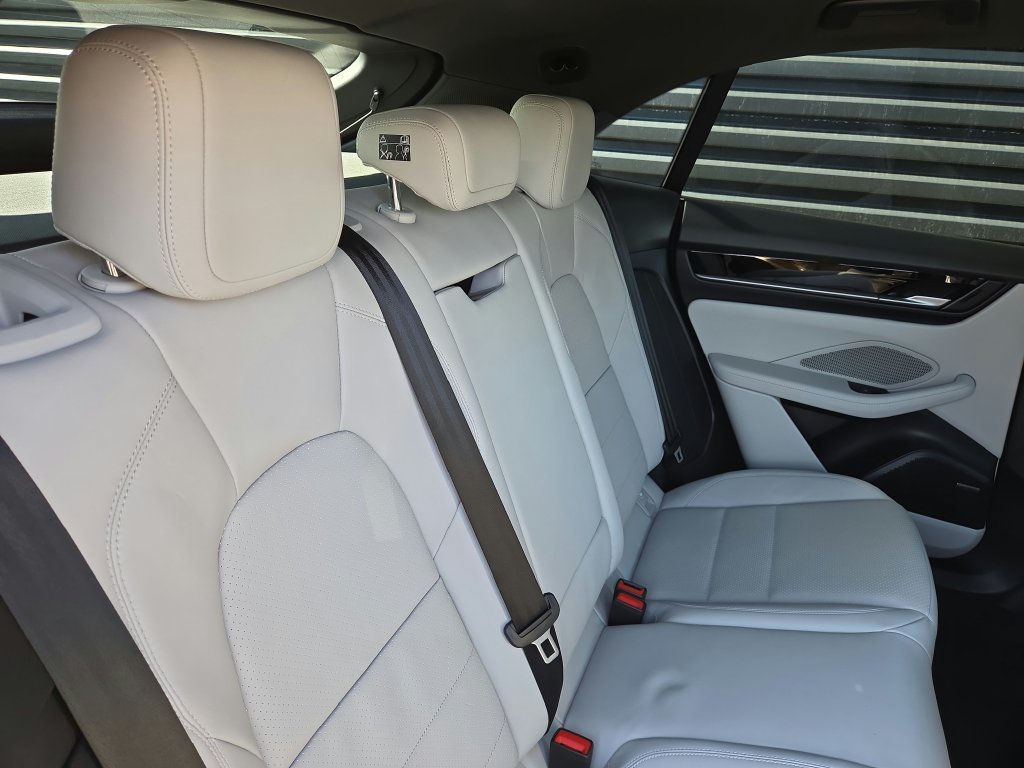 Certified 2026 Porsche Macan 4 Electric AWD/4WD image 21