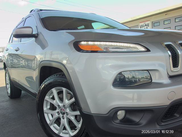 Used 2015 Jeep Cherokee Latitude w/ Comfort/Convenience Group AWD/4WD image 18