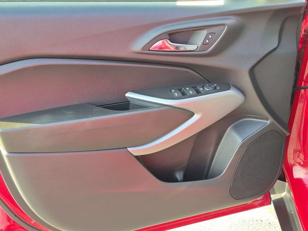 Used 2026 Chevrolet Trax LS FWD image 12