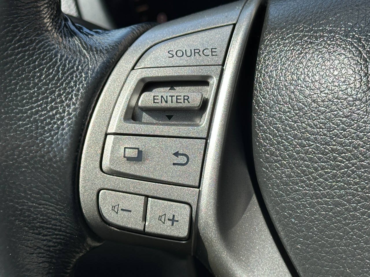 Used 2014 Nissan Altima 2.5 SV FWD image 32