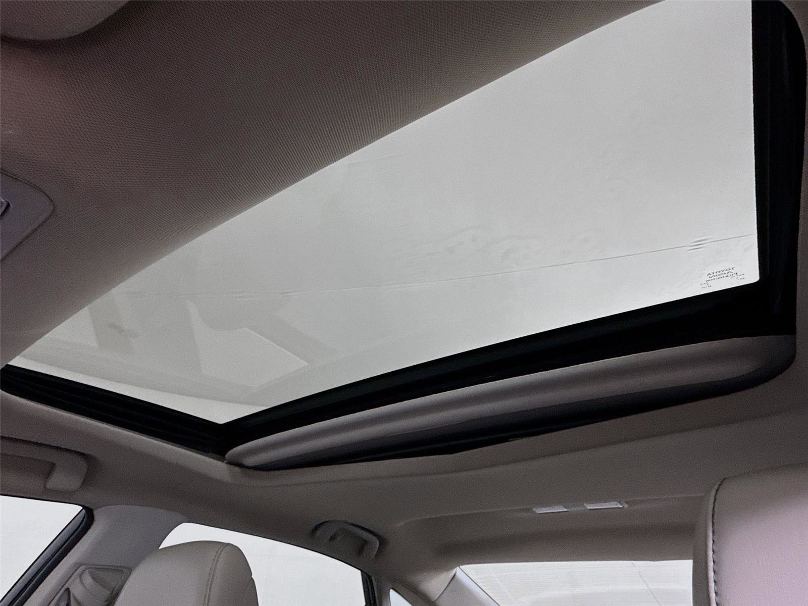 Used 2013 Toyota Avalon Limited w/ Technology Pkg FWD image 17