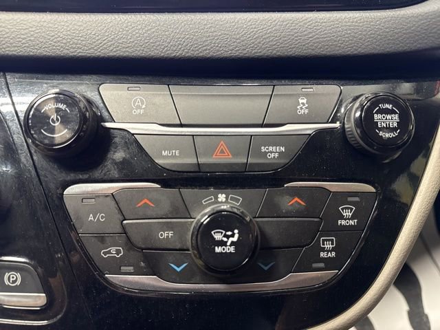 Used 2024 Chrysler Voyager LX image 11