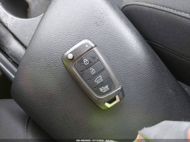 Used 2023 Hyundai Elantra SE FWD image 9