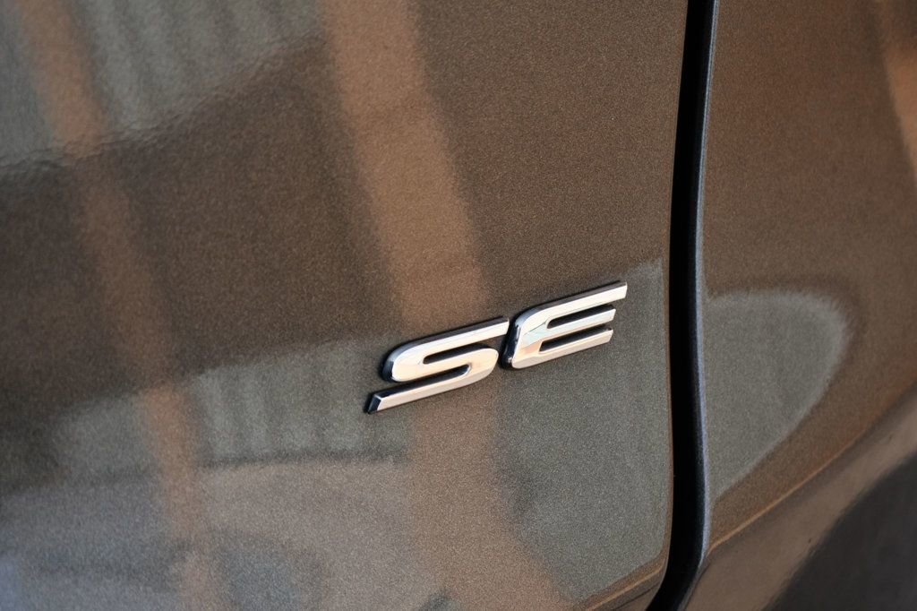 Used 2017 Ford Fusion Energi SE image 10