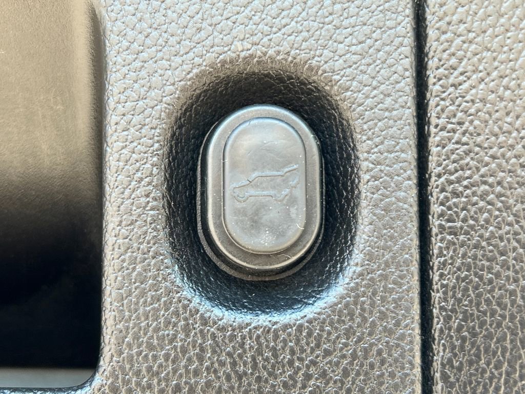 Used 2019 Cadillac Escalade ESV Luxury AWD/4WD image 34