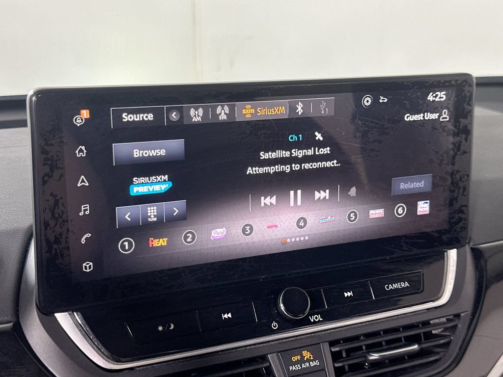 Used 2024 Nissan Altima 2.5 SR w/ SR Premium Package FWD image 32