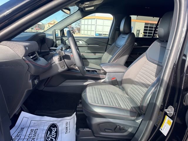 Used 2025 Ford Explorer ST-Line w/ Premium Package image 9