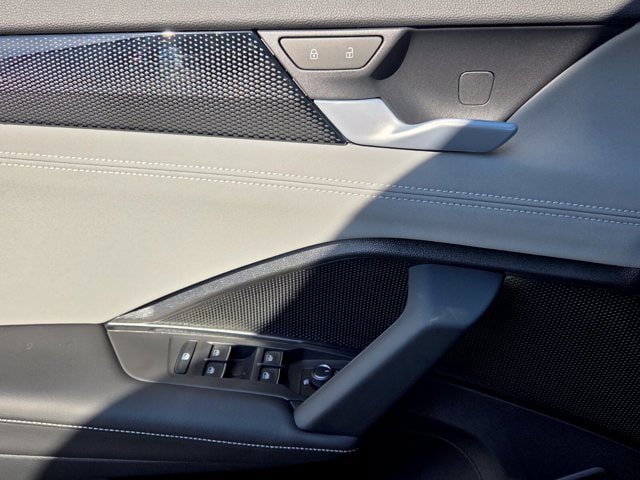 New 2026 Volkswagen Tiguan SE R-Line FWD image 28