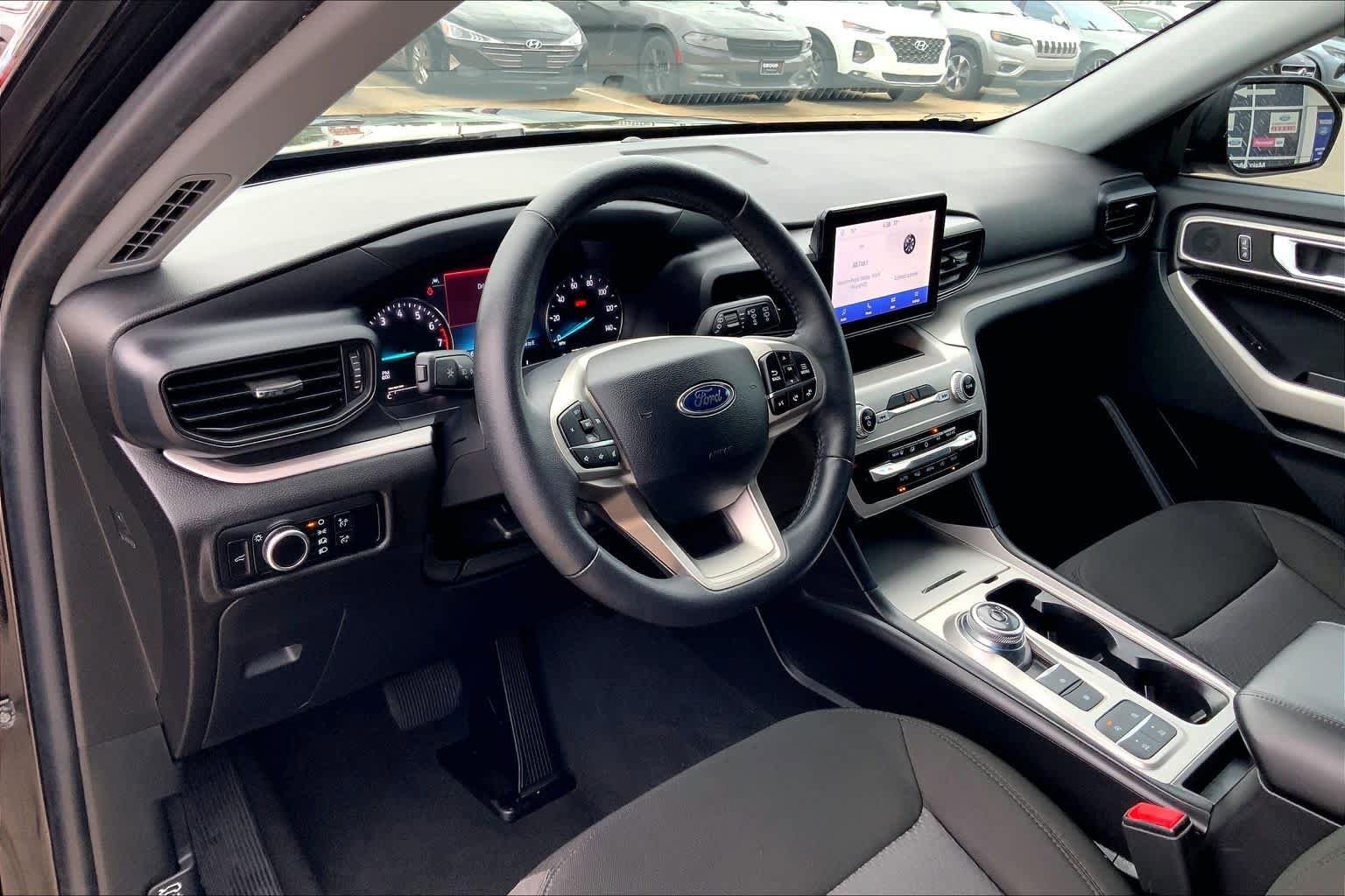 Used 2024 Ford Explorer XLT RWD image 18