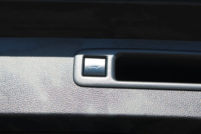 Used 2020 Toyota Highlander LE FWD image 44