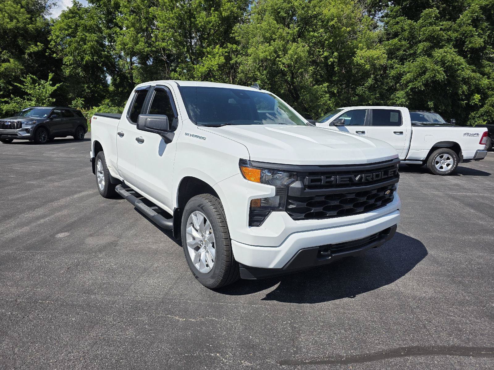 Used 2022 Chevrolet Silverado 1500 Custom AWD/4WD image 1