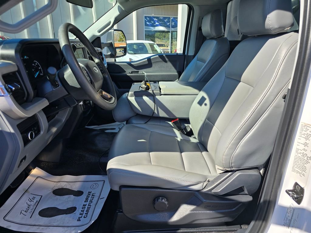 Used 2024 Ford F550 4x4 Regular Cab Super Duty image 10