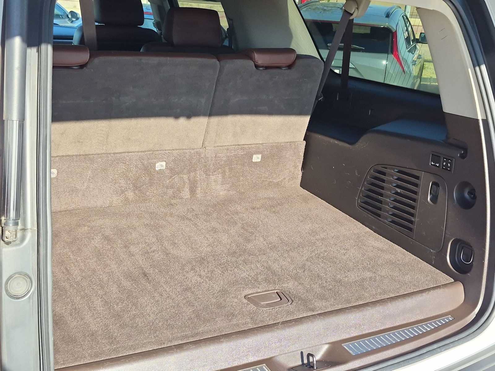Used 2016 Chevrolet Suburban LTZ RWD image 44