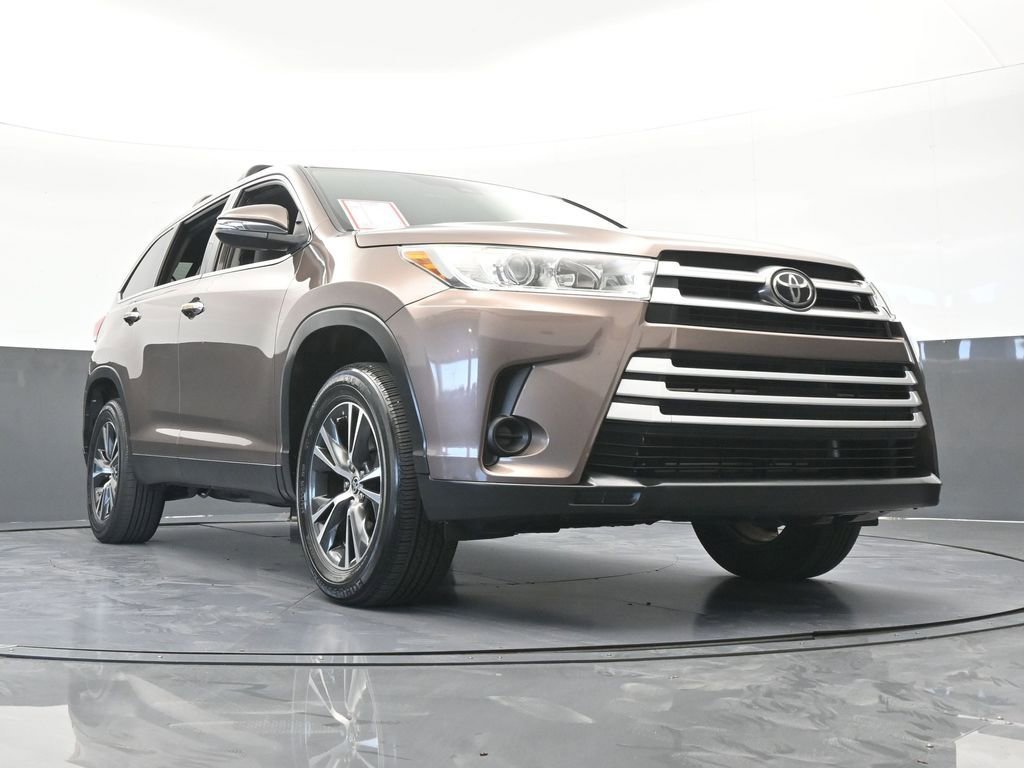 Used 2019 Toyota Highlander LE FWD image 61