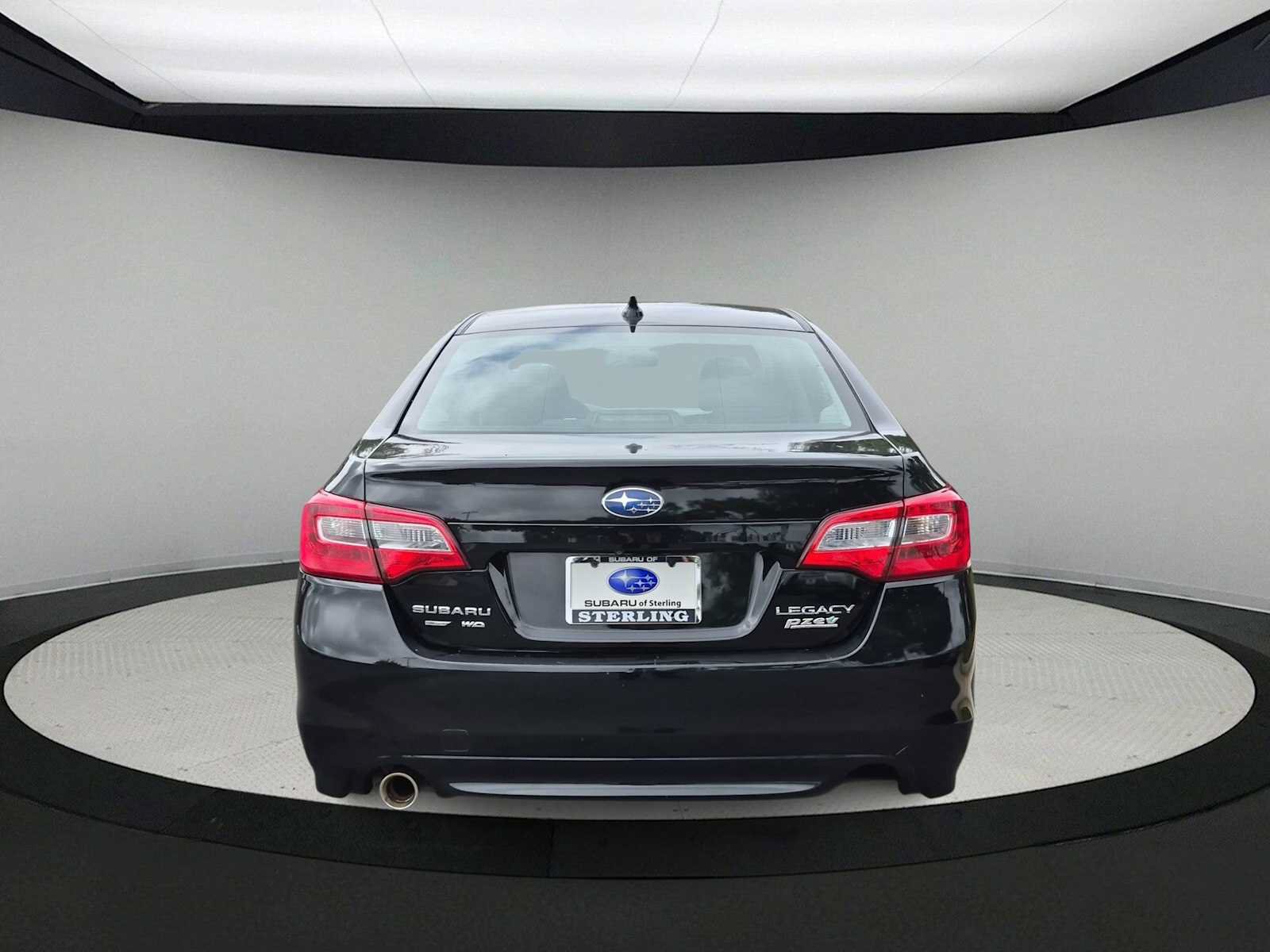Used 2016 Subaru Legacy 2.5i Limited AWD/4WD image 3