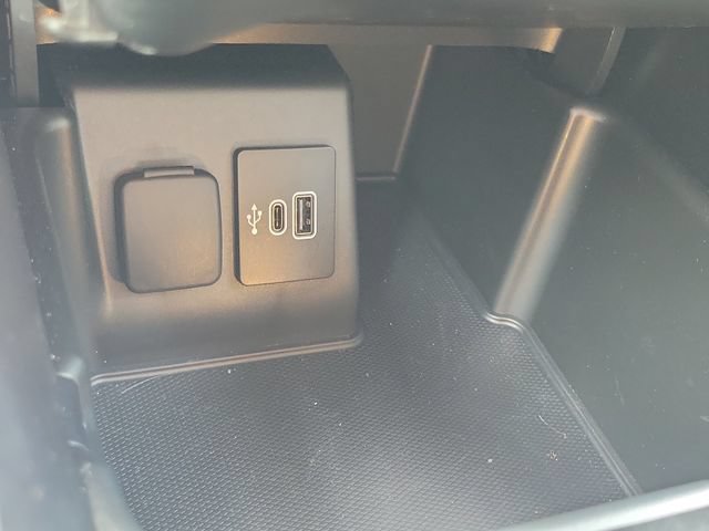 Used 2025 Ford Explorer Active w/ Active Comfort Package RWD image 10