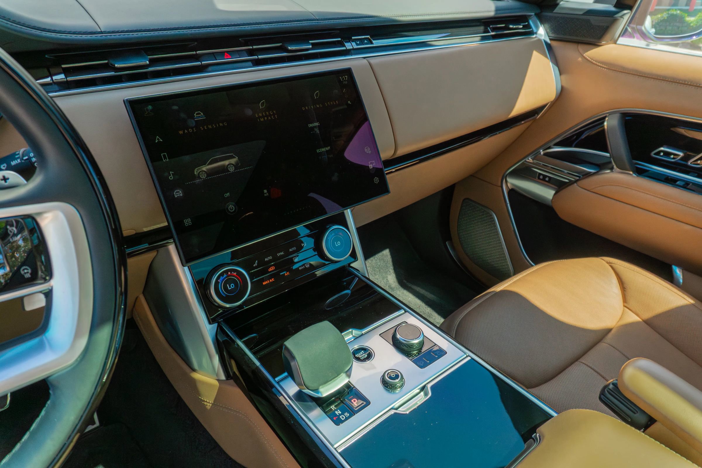 Used 2023 Land Rover Range Rover Autobiography image 18