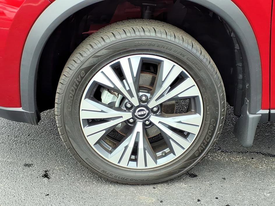 Used 2023 Nissan Rogue SV image 9