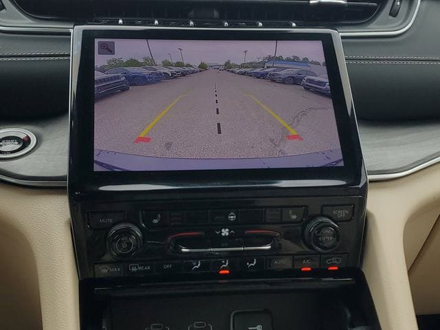 Certified 2024 Jeep Grand Cherokee L Limited AWD/4WD image 32