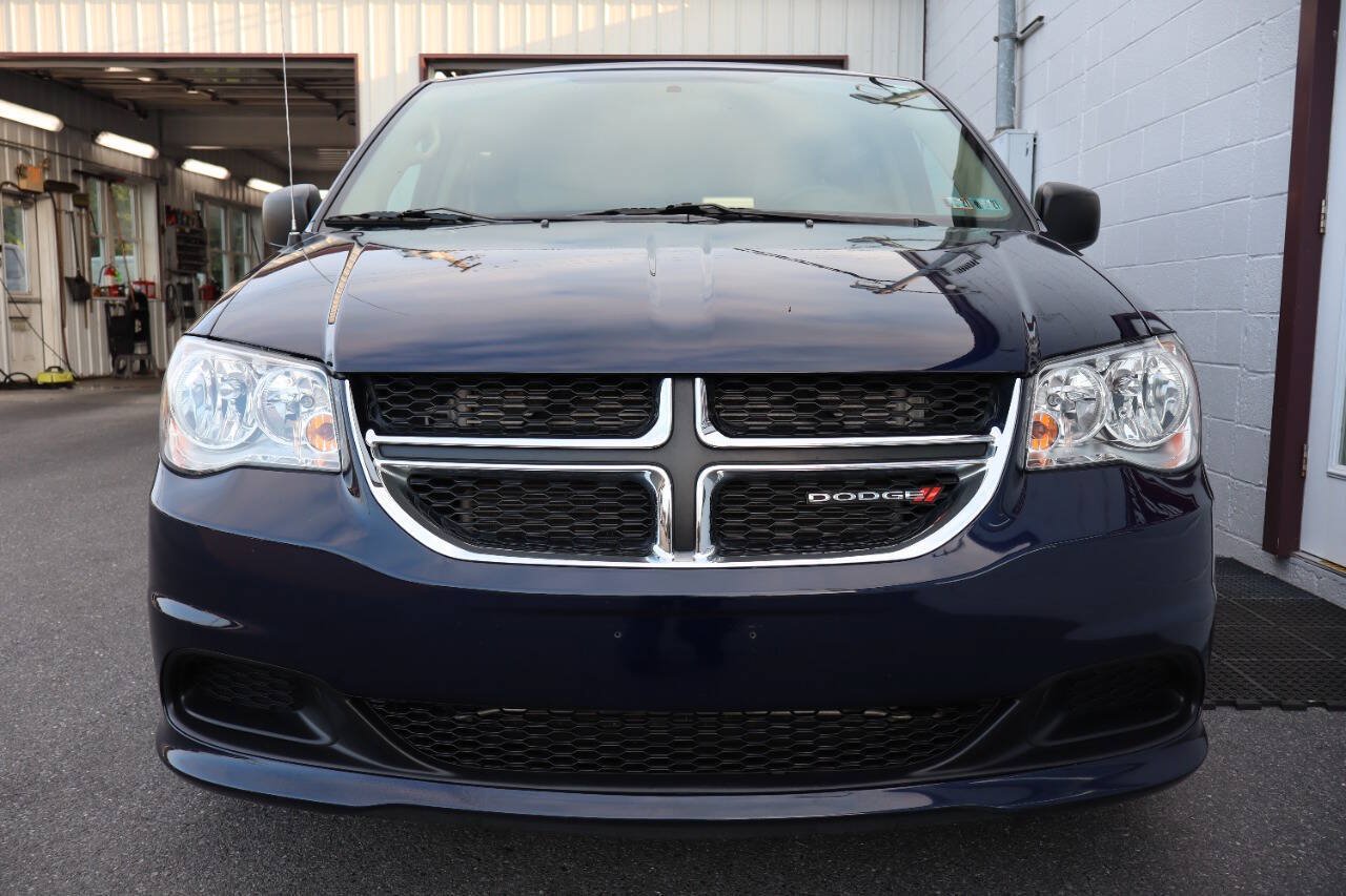 Used 2016 Dodge Grand Caravan SE w/ Quick Order Package 29E SE FWD image 2