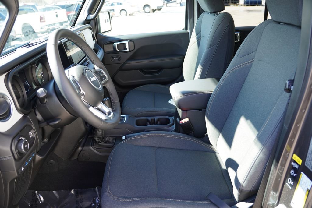 Certified 2025 Jeep Wrangler Unlimited Sahara w/ Safety Group image 16