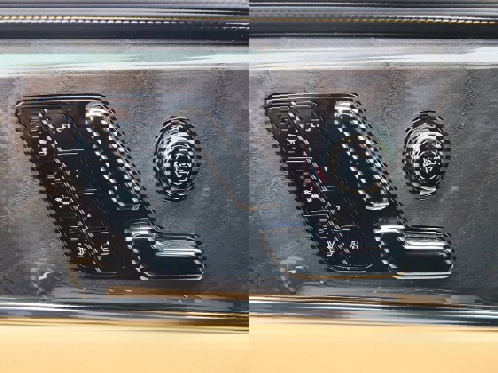 New 2025 Cadillac Escalade IQ Luxury 2 w/ LPO, Radiant Package AWD/4WD image 16