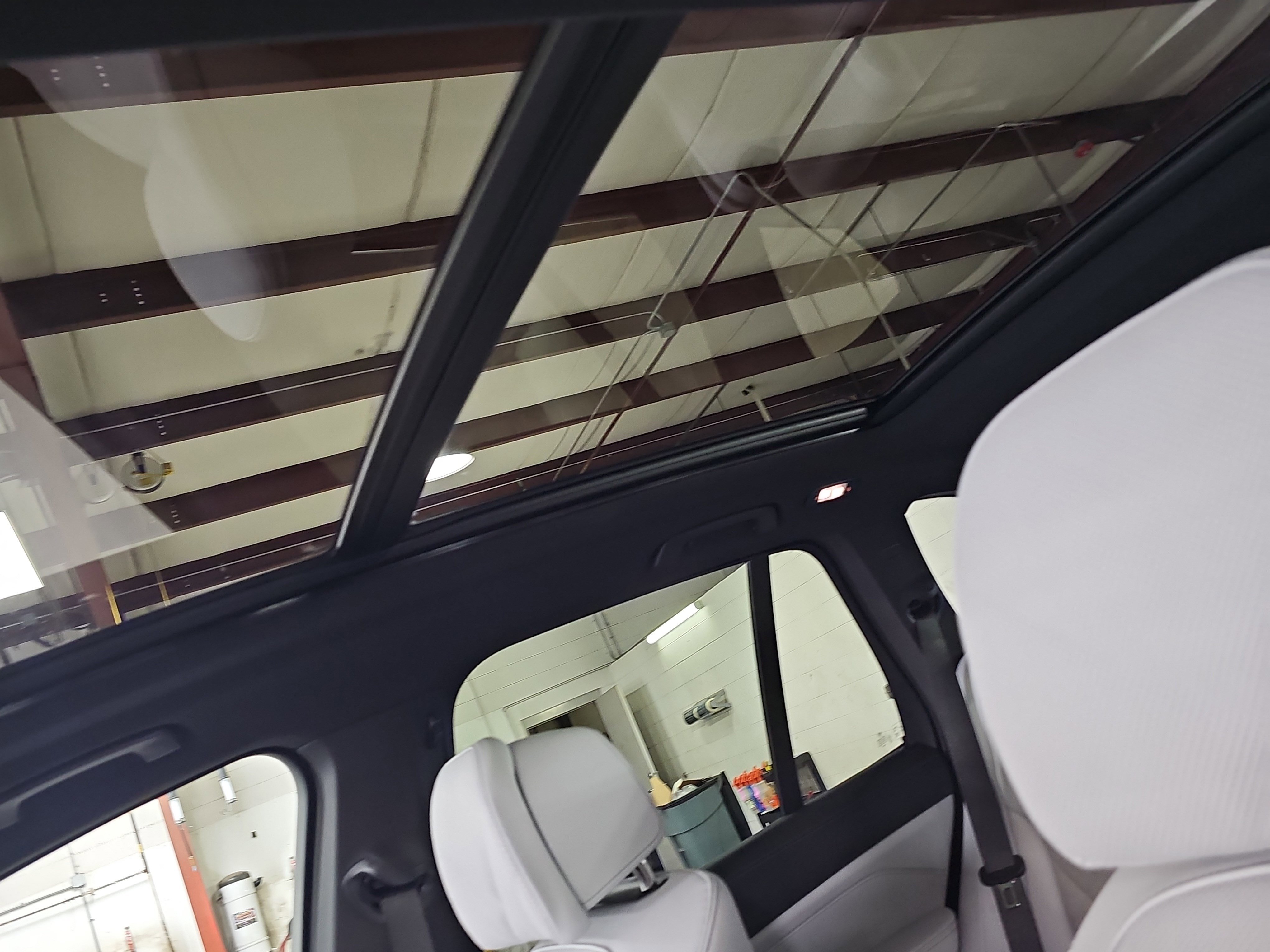 New 2026 BMW X5 xDrive50e w/ Climate Comfort Package image 32