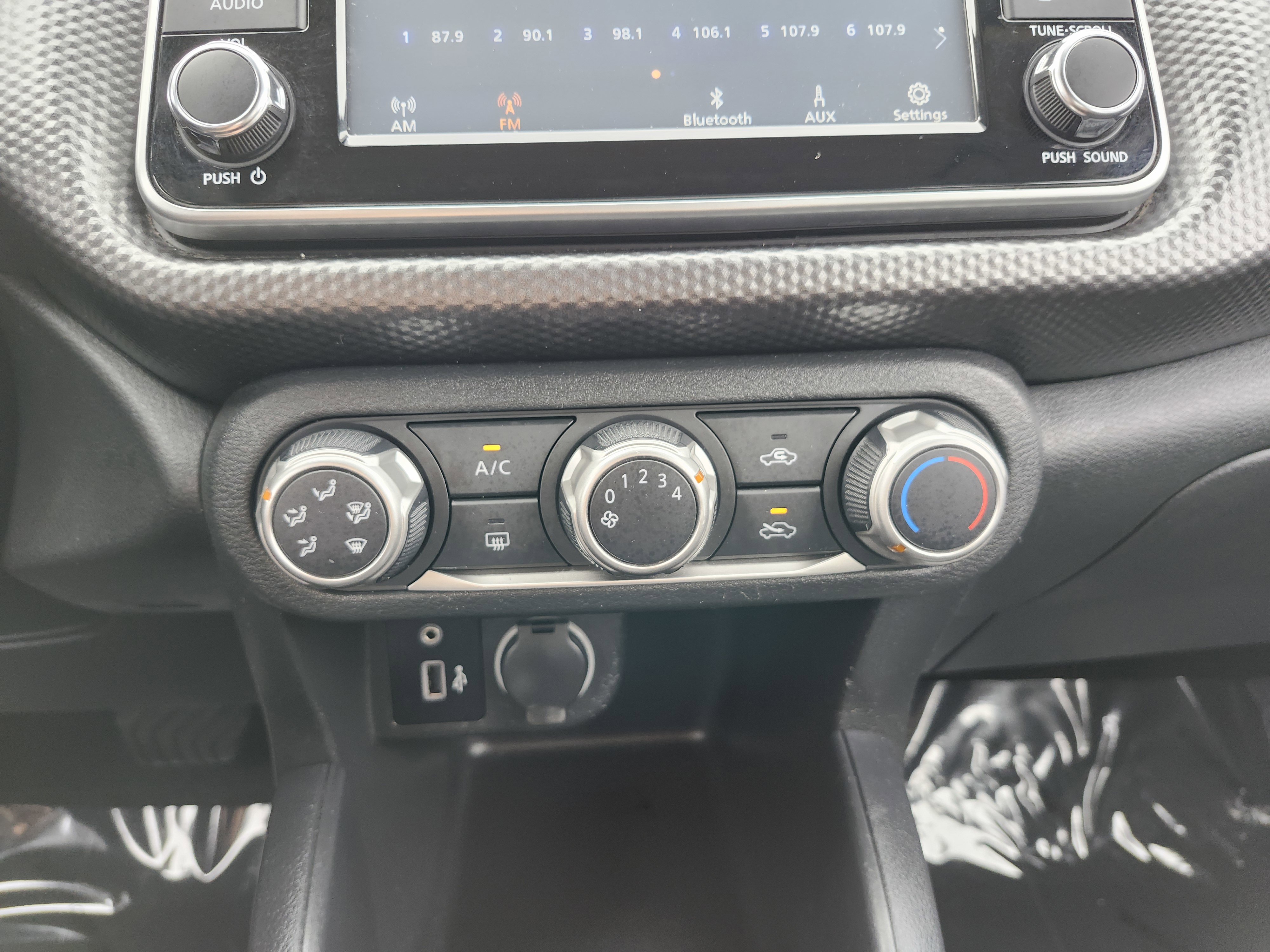 Used 2020 Nissan Kicks S FWD image 28
