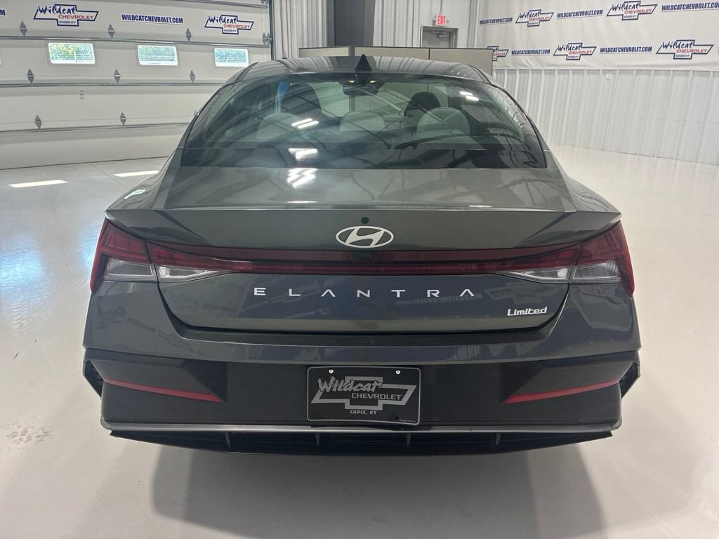Used 2025 Hyundai Elantra Limited FWD image 5