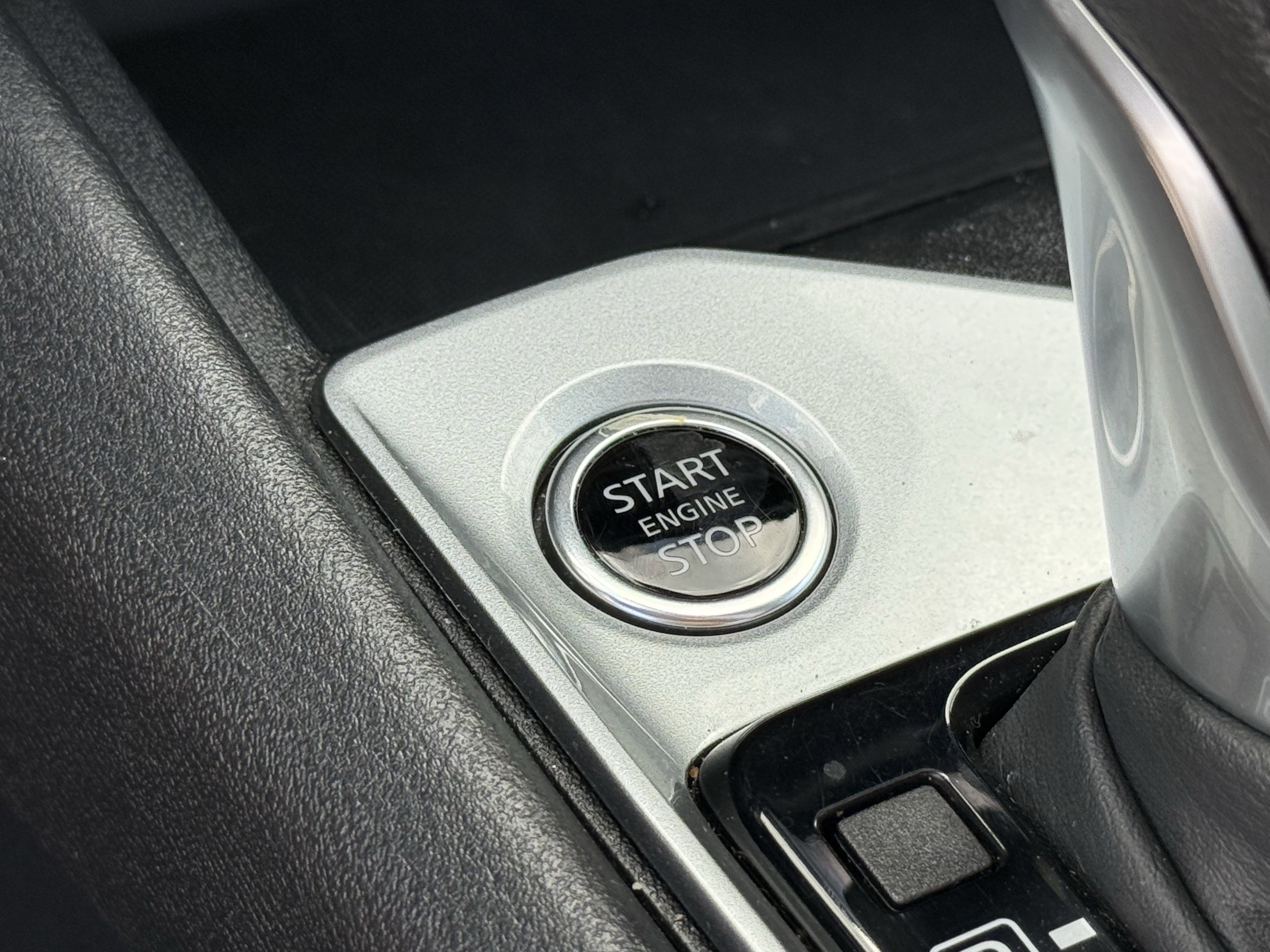 Used 2025 Nissan Altima 2.5 SV FWD image 25