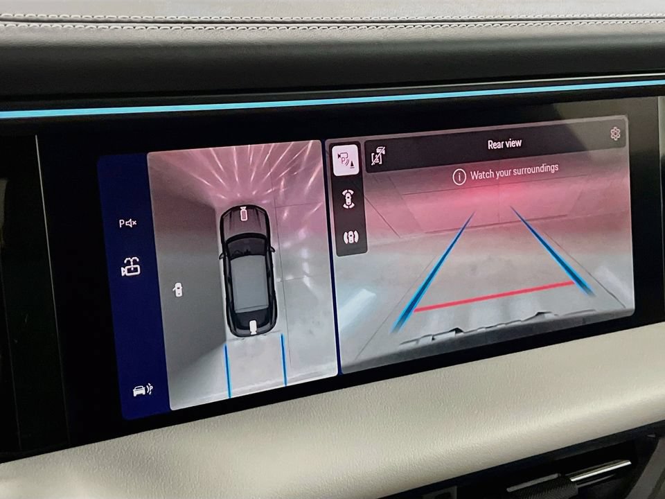 New 2026 Porsche Macan Turbo Electric AWD/4WD image 17