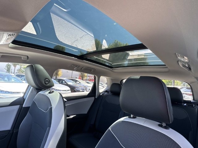 New 2026 Volkswagen Taos SE FWD image 6