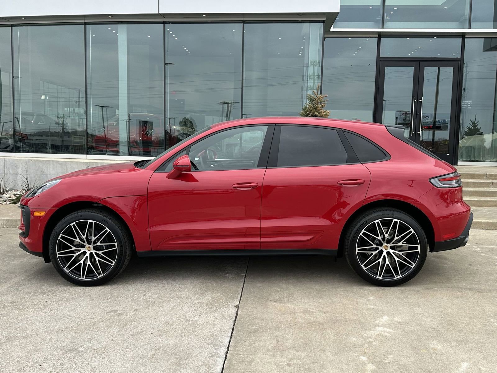 New 2026 Porsche Macan image 2