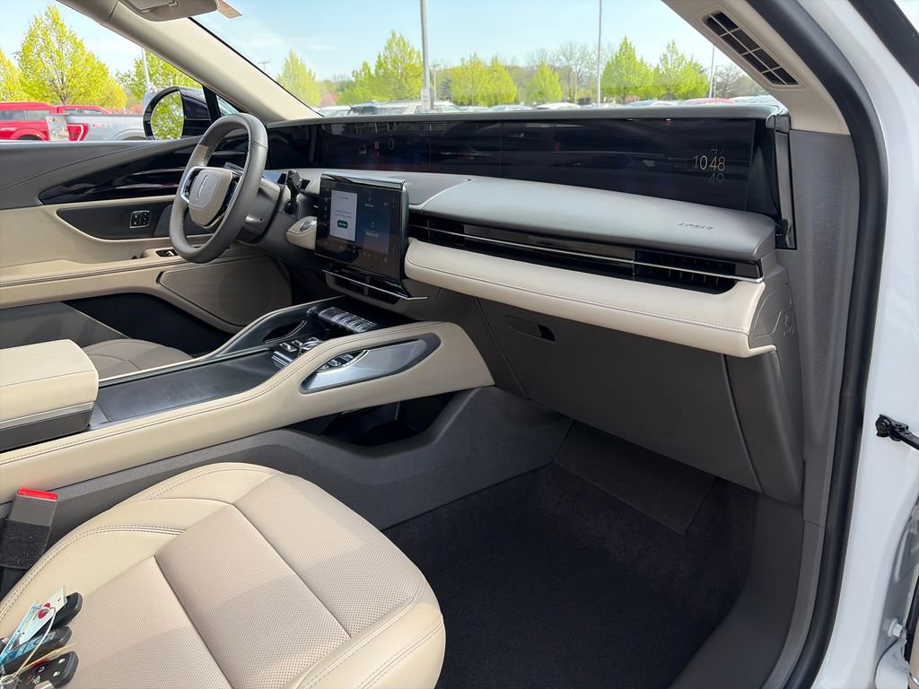 Used 2025 Lincoln Nautilus Premier AWD/4WD image 10