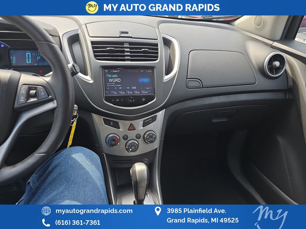 Used 2016 Chevrolet Trax LT w/ LT Convenience Package image 18
