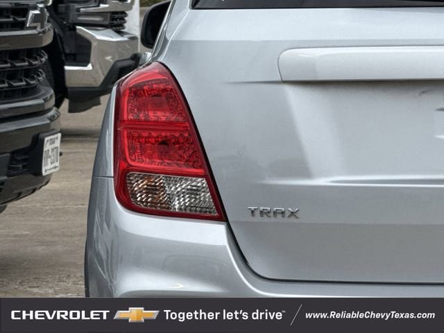 Used 2020 Chevrolet Trax LS w/ Tint and Cruise Package FWD image 9