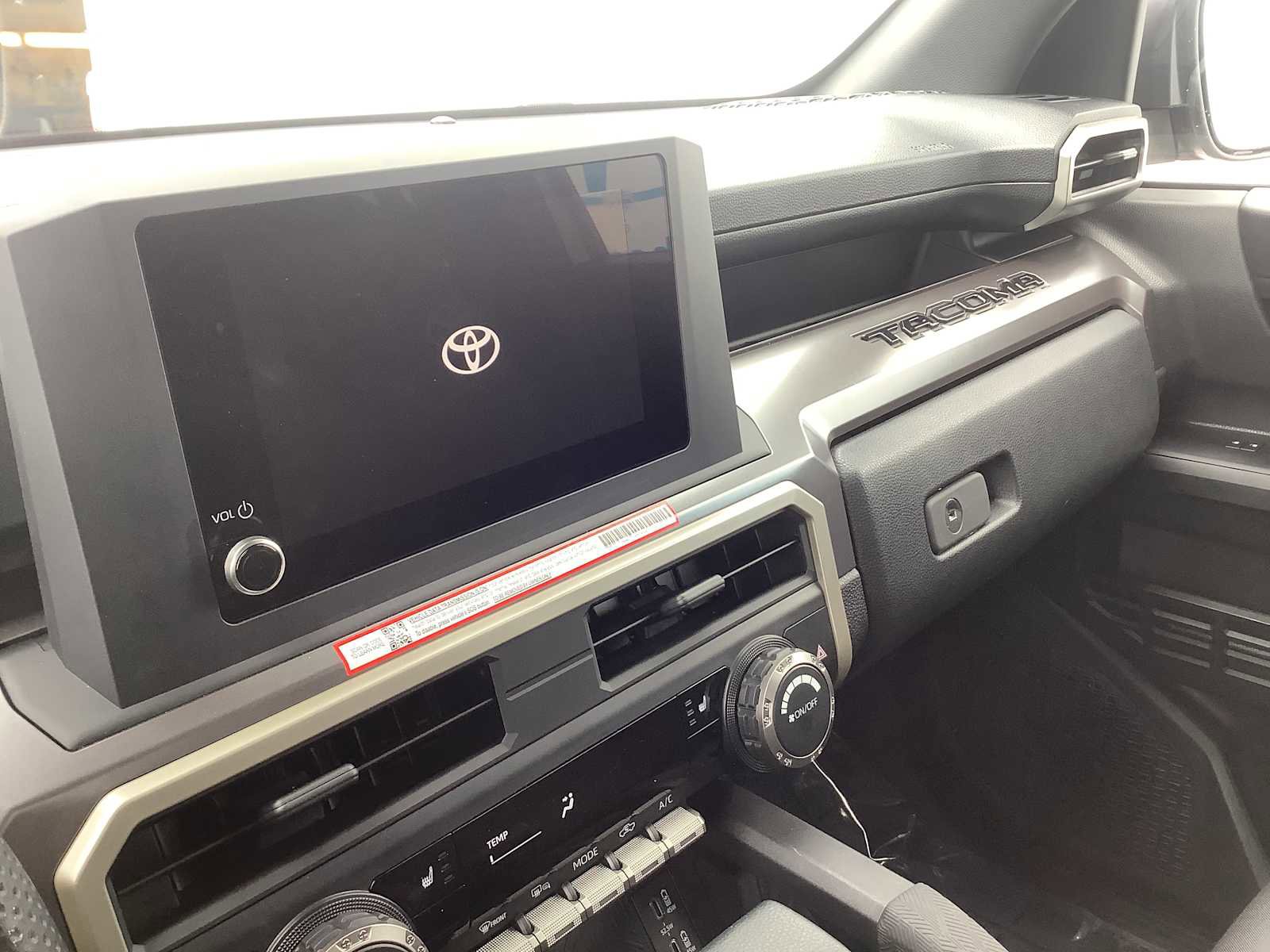Used 2024 Toyota Tacoma SR5 AWD/4WD image 17