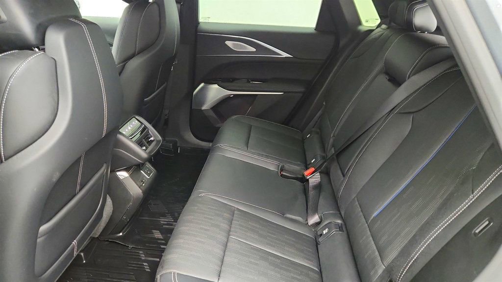 Used 2024 Cadillac Lyriq Luxury w/ LPO, Floor Liner Package image 19